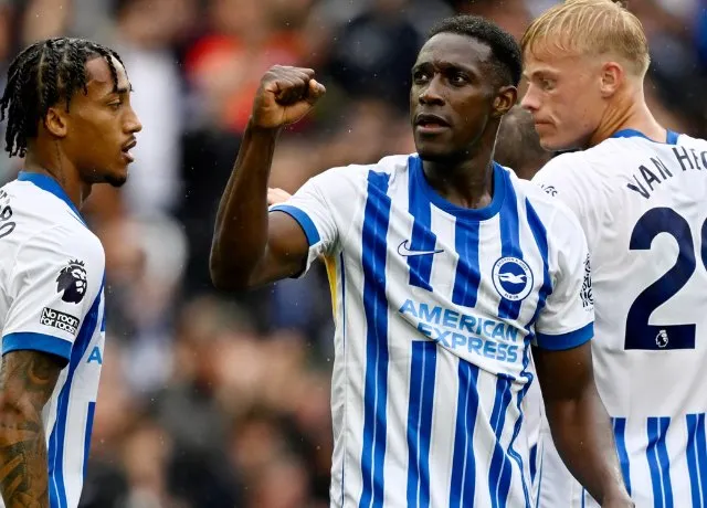 Đội chủ nhà bùng nổ